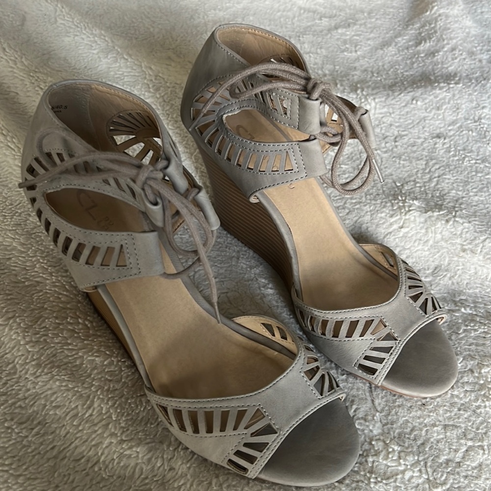 Chinese Laundry Wedges